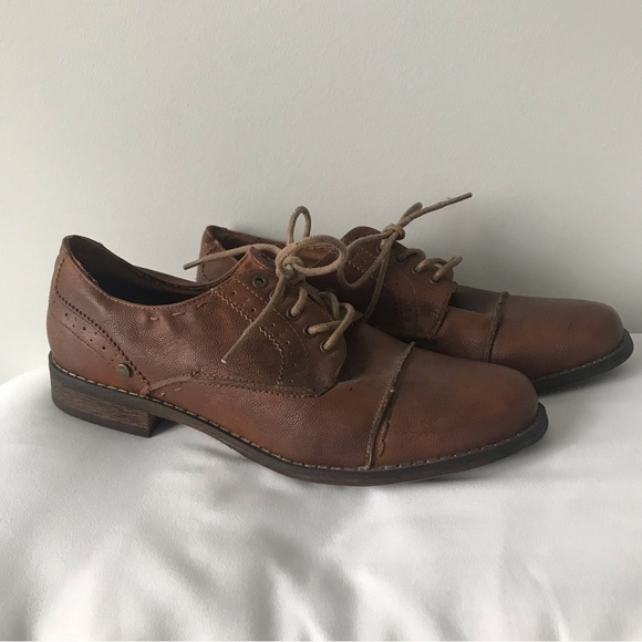 Crown Vintage Brown Distressed Oxfords - Picture 1 of 4